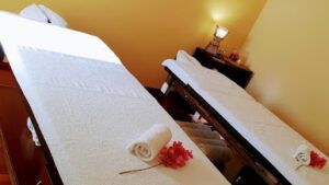 Anukis Thai Massage Barcelona Masaje con Cañas de Bambú en Barcelona