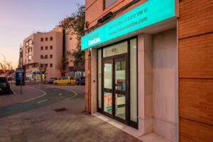 CLINICA DENTAE. Clinica dental Sevilla . Dr. Carmelo Pazos Colocación de Brackets en Sevilla