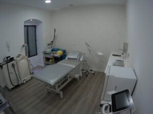 Dra Raya . Medicina Estética y Cirugía Capilar Clínica Reducción Corporal en Cádiz