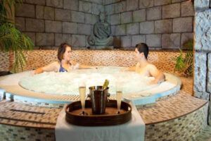 Hotel Spa Cádiz Plaza Masaje con Cañas de Bambú en Cádiz