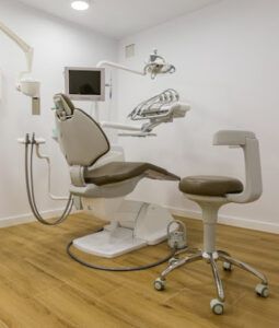 Institutos Odontológicos - Clínica Dental  Sagasta Colocación de Brackets en Zaragoza