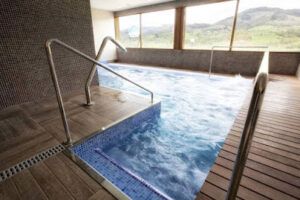 Spa Agua de los Picos de Europa Masaje con Piedras Volcánicas en Mestas de Con