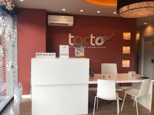 Tacto Depilación Láser  LAKUA Centro de Depilación en Vitoria-Gasteiz